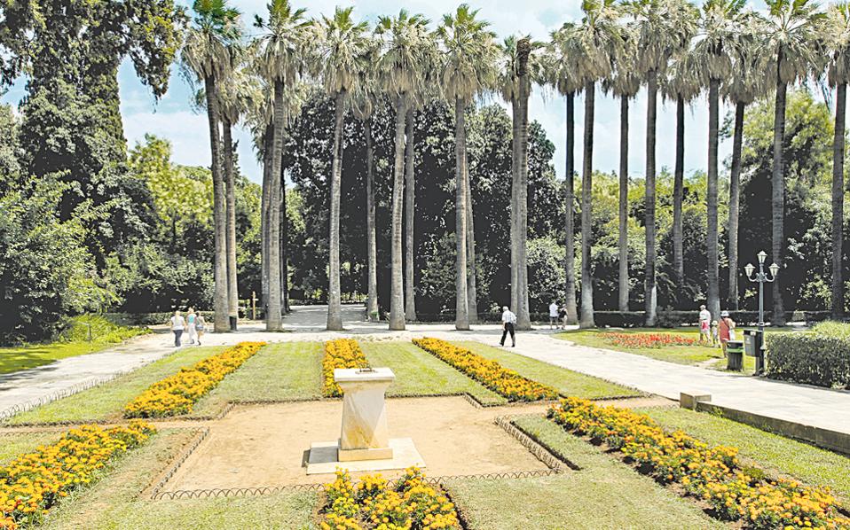 Η πρωτοβουλία του επιχειρηματία και συλλέκτη Δημήτρη Δασκαλόπουλου έχει διχάσει επιστήμονες και φίλους του Εθνικού Κήπου. ethnikos kipos ne